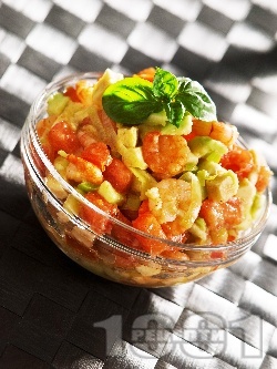 Салата от скариди, домати, авокадо и крутони - снимка на рецептата